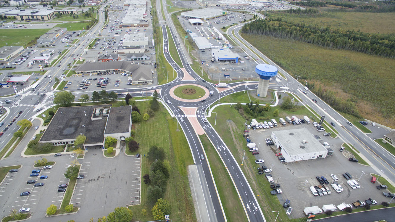 An aerial view of a roundabout in a parking lot.