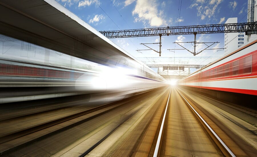 EXP Transit, une image d'un train traversant une gare.