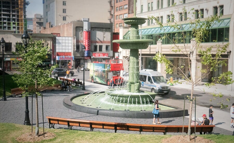 A fountain in the middle of a city.