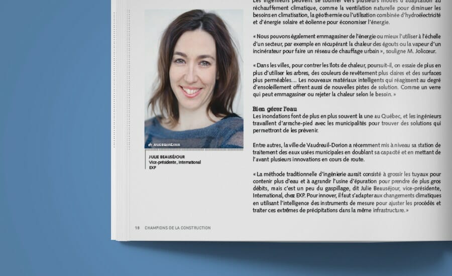 Un magazine avec l'image d'une femme souriante.