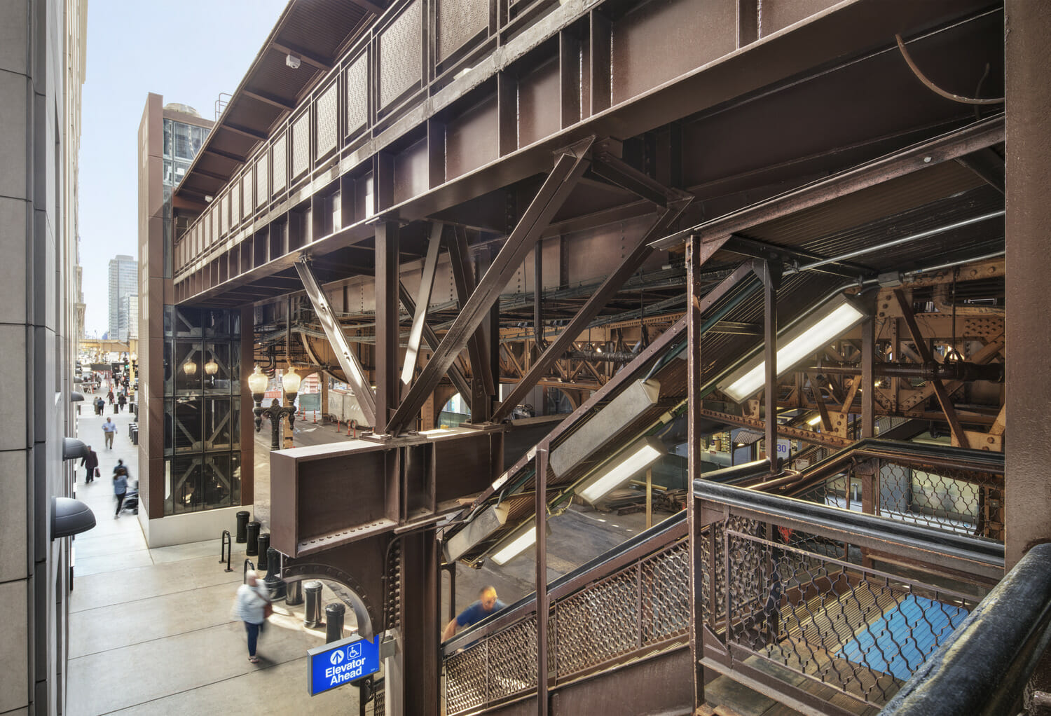 Chicago's chicago street railway station / mcdonald's / mcdonald'.