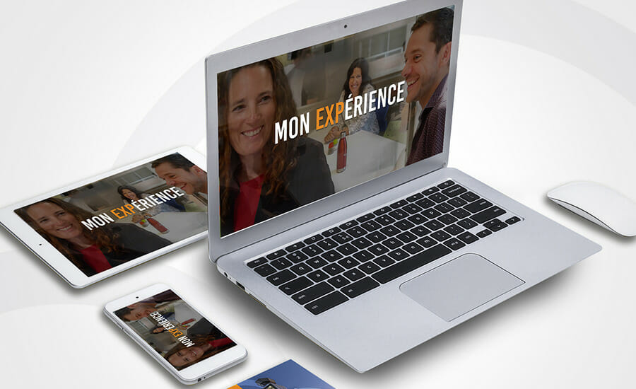 Un ordinateur portable, un téléphone, une tablette et une tablette portant le mot mobi experience.
