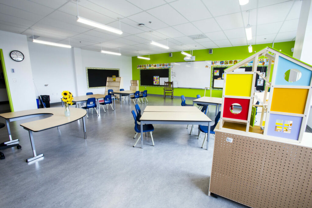 A classroom with tables and chairs.