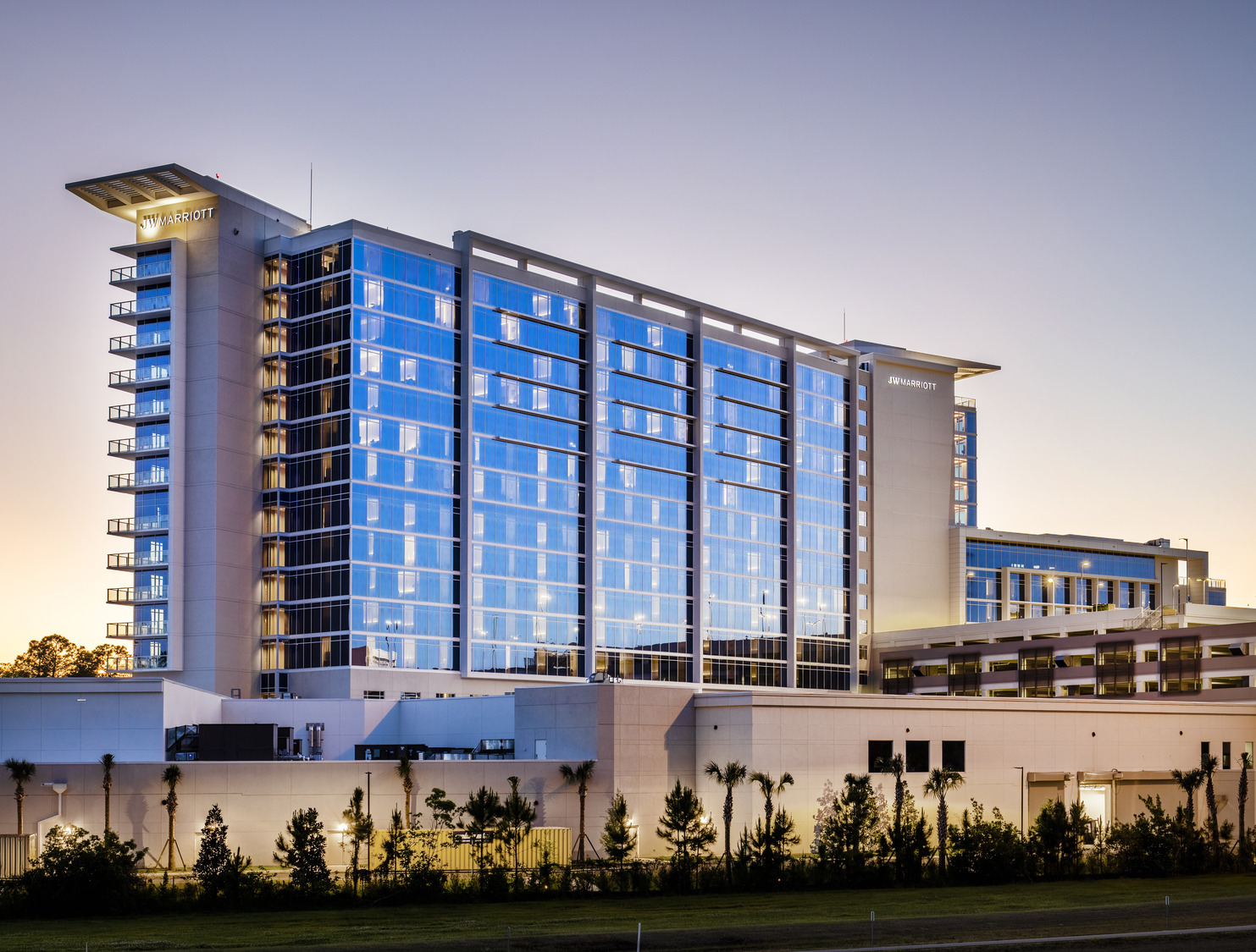 Hyatt regency atlanta at dusk.