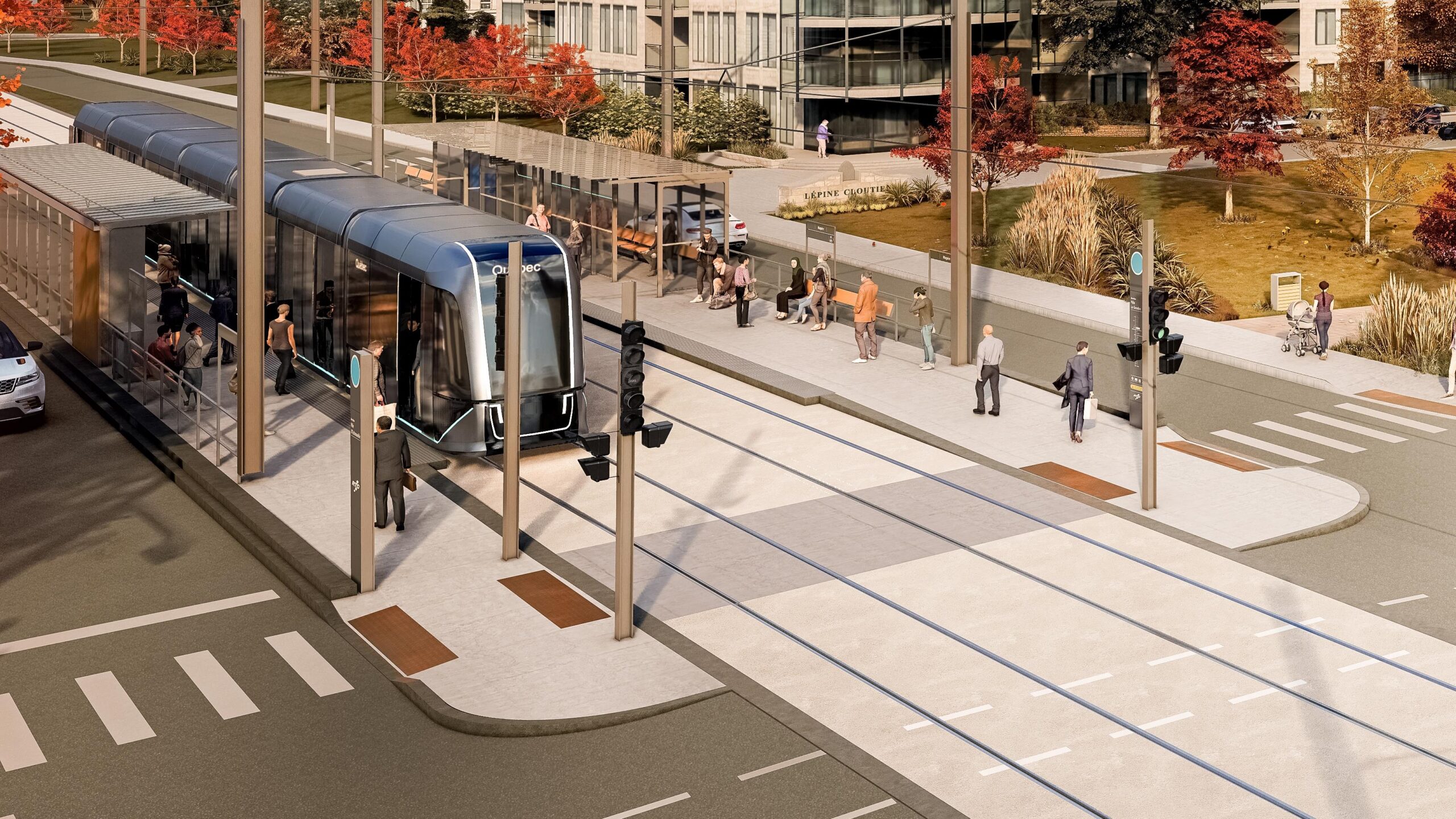 Un tramway moderne arrive dans une station urbaine, tandis que les passagers attendent sur le quai et que les piétons traversent les rues voisines bordées d'arbres d'automne.